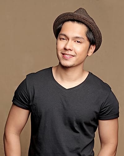 Carlo Aquino